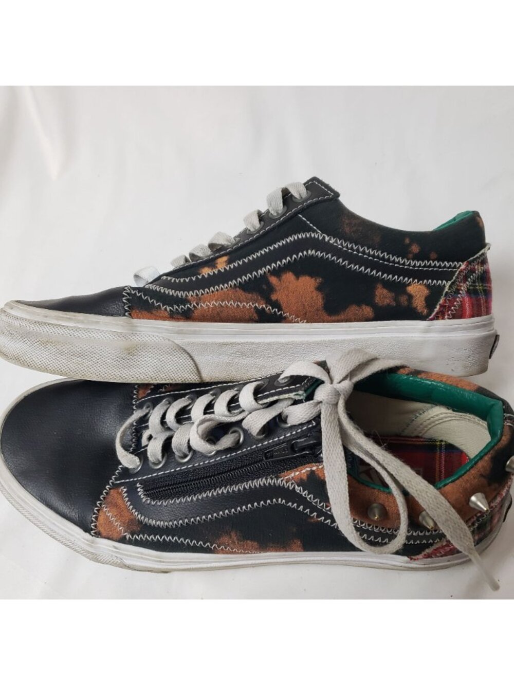 Vans Leather Metal Spiked Low Top Lace Up Sneakers Black/Red Plaid RARE - Picture 3 of 15